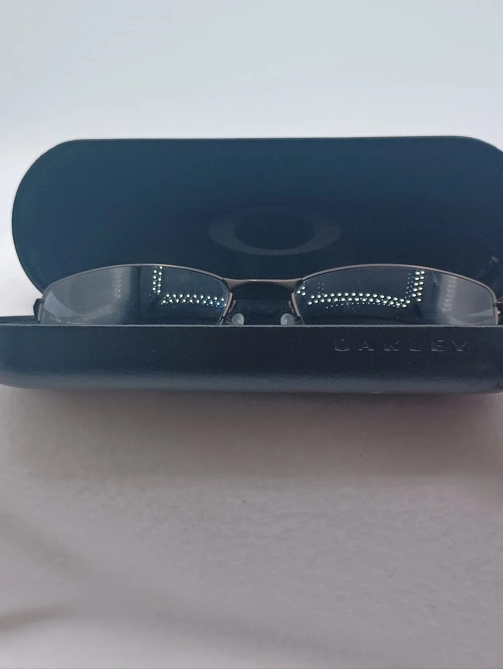MENS Oakley Lizard Polorized Sunglasses.
